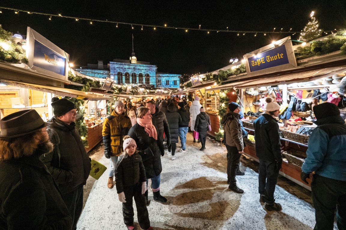 Tampereen Joulutori syntyy kovalla työllä, rakkaudesta käsityöläisperinteeseenTeksti Juha Jäntti
