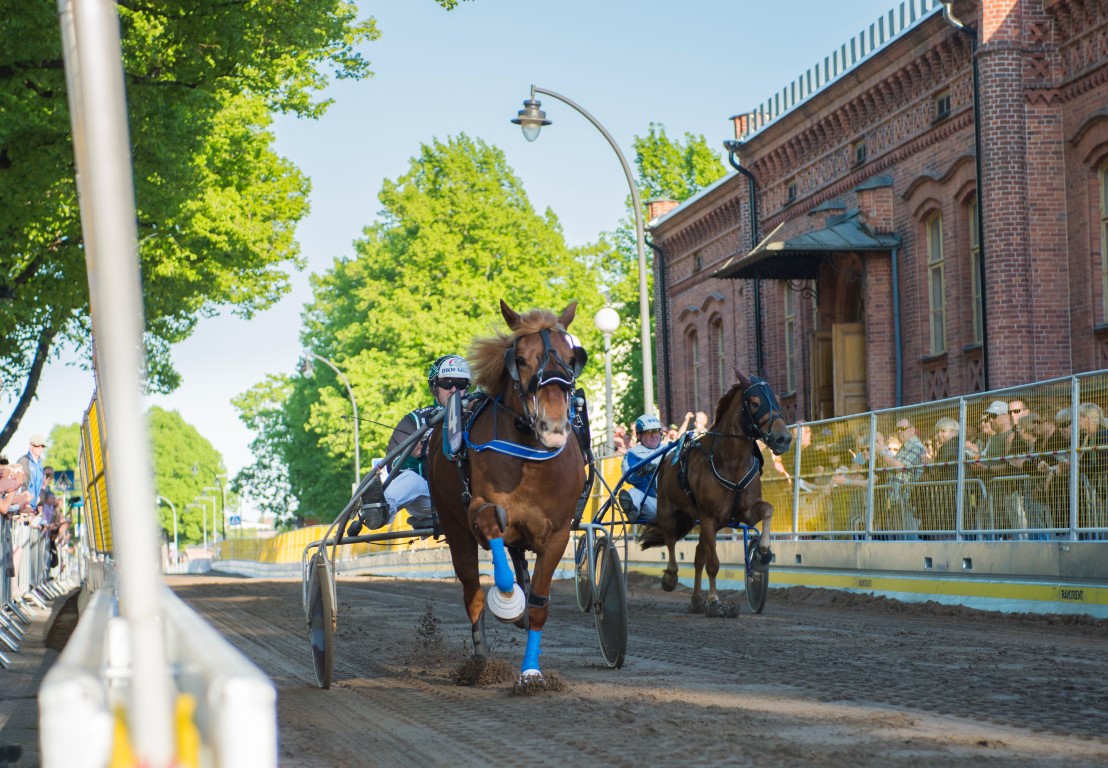 Lappeenrannan Cityravit Linnoituksen pääkadullaTeksti Markku Paakkinen