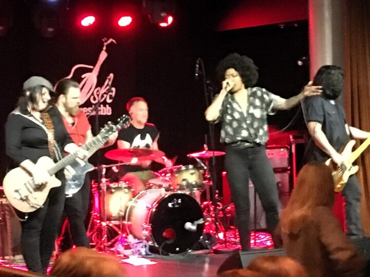 Nikki Hill saapuu Suomeen