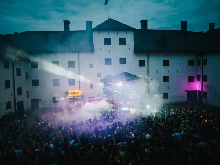 Kesärauha juhlittiin Turun Linnanpuistossa turvallisesti