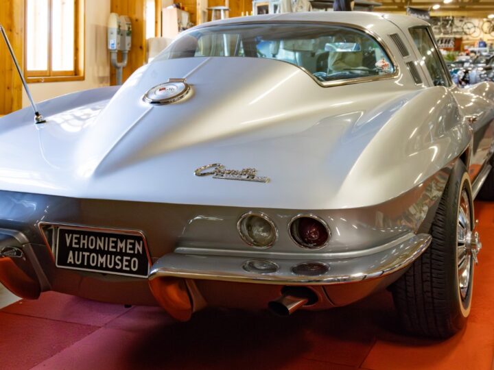 Vehoniemen Automuseossa Tabe Slioorin legendaarinen Corvette