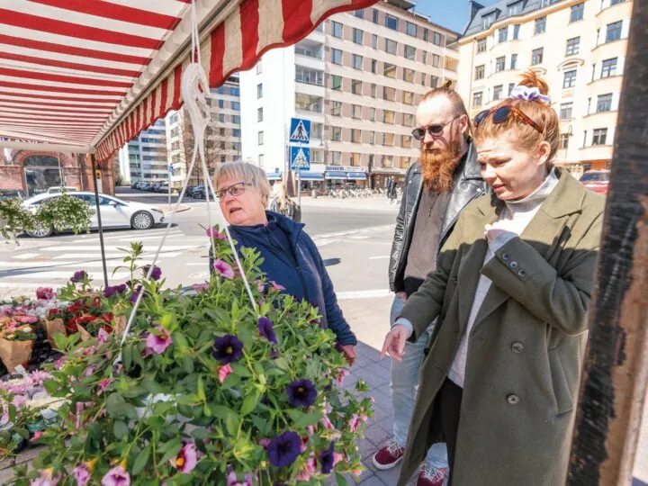 Yhteistyö pelaa Tampereella – kaupunki kuuntelee torikauppiaiden toiveita, yhdistys pitää torialueet elävinä