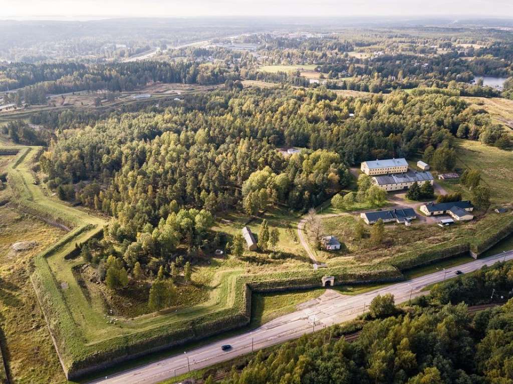 Kyminlinnan kiinteistökauppa on allekirjoitettu ja alue siirtyy Kotkan kaupungin hallintaan