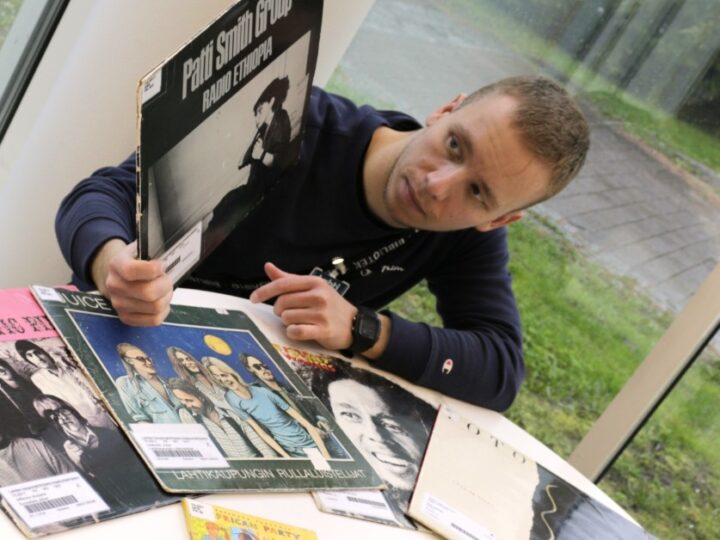 Musakirppis Lahden pääkirjastolla