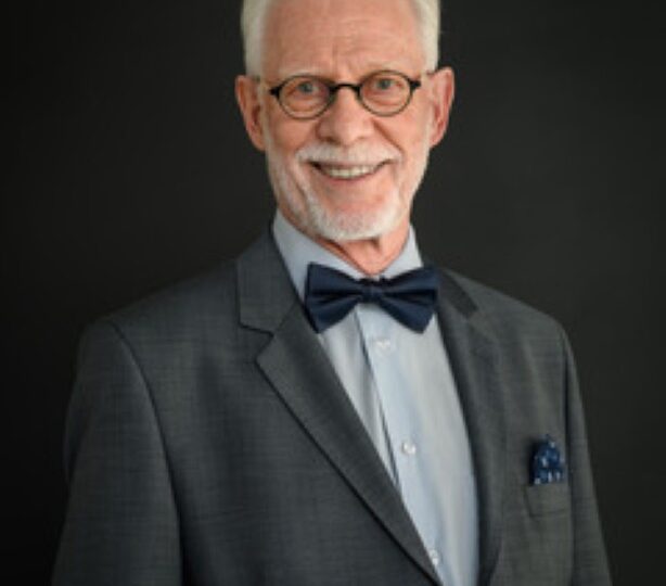 Vuoden Yrityskummiksi Raimo Saarinen