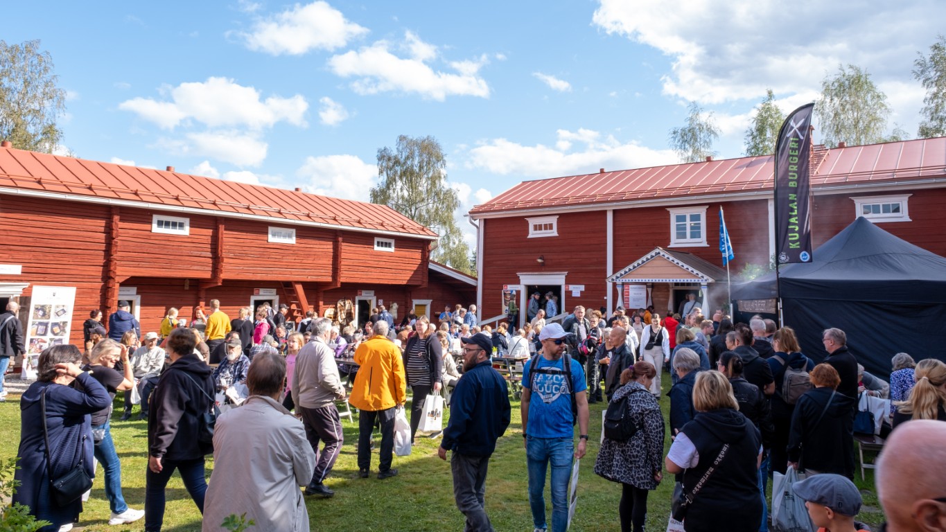 Sari Essayah avaa Kauhajoen perinteiset Ruokamessut