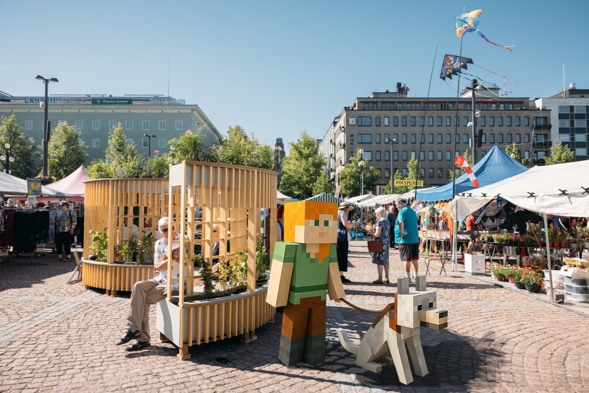 Lahtelaisnuoret suunnittelevat tulevaisuuden kauppatoria Minecraft-pelin avulla