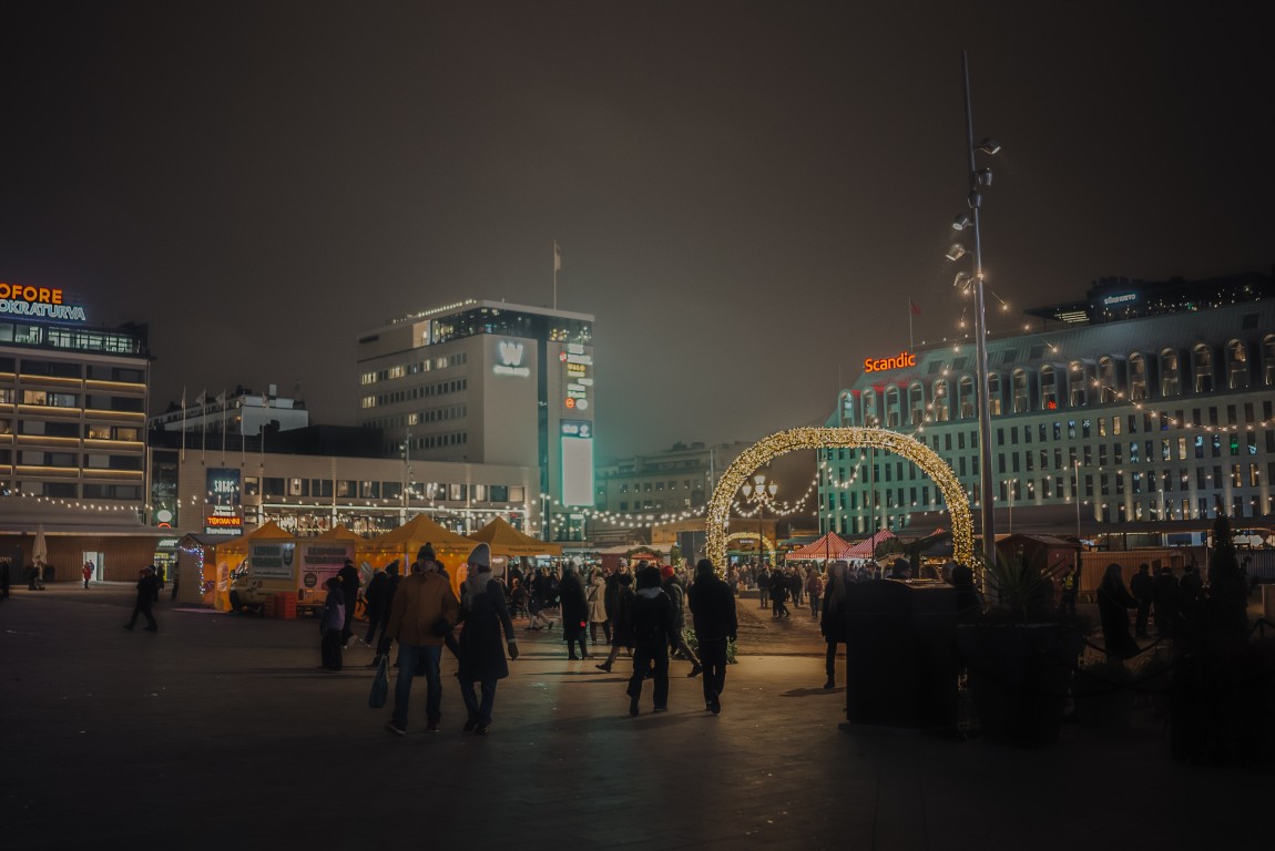 Joulukuusien myyntipaikoista huutokauppa Turussa