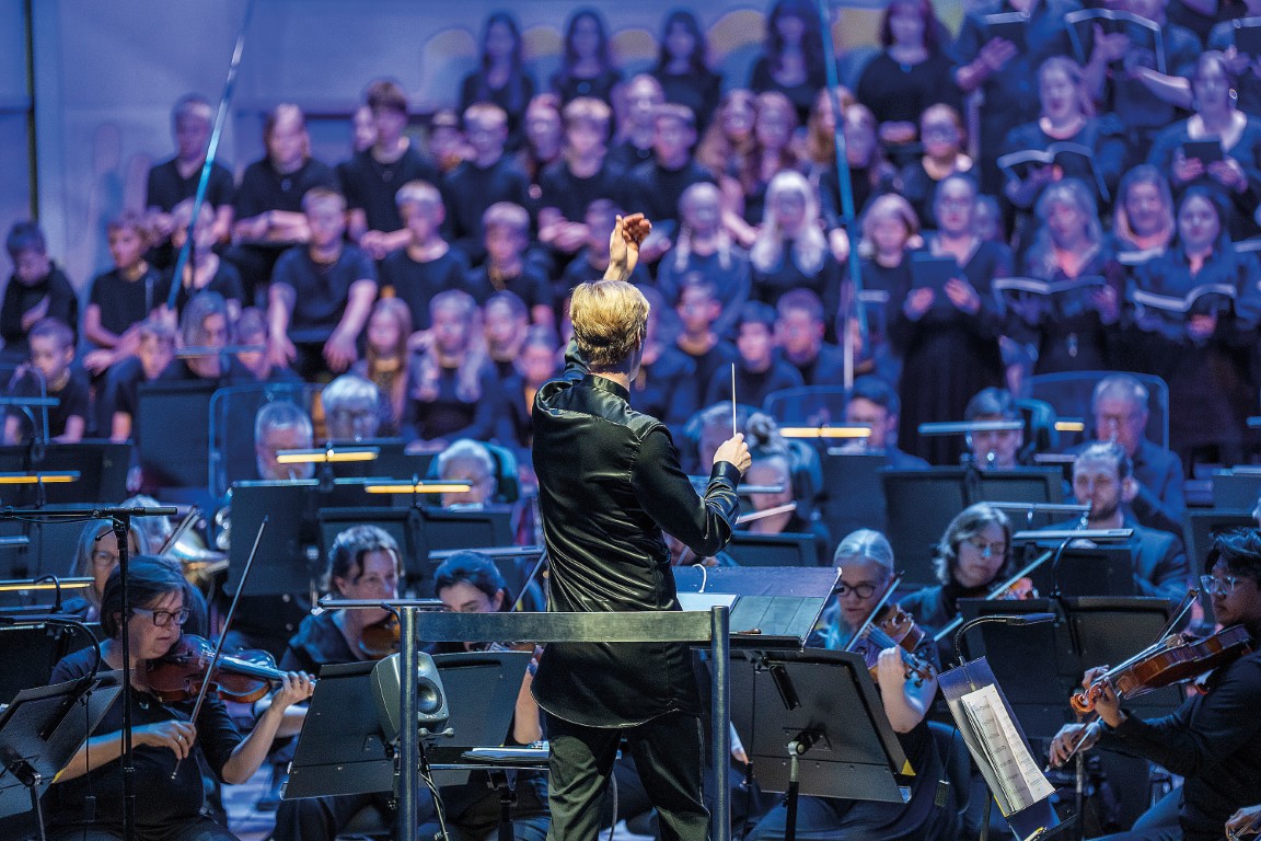 Ei vain perinteistä klassista – sinfoniaorkesteri voi myös yllättää kuulijanTeksti Juha Jäntti