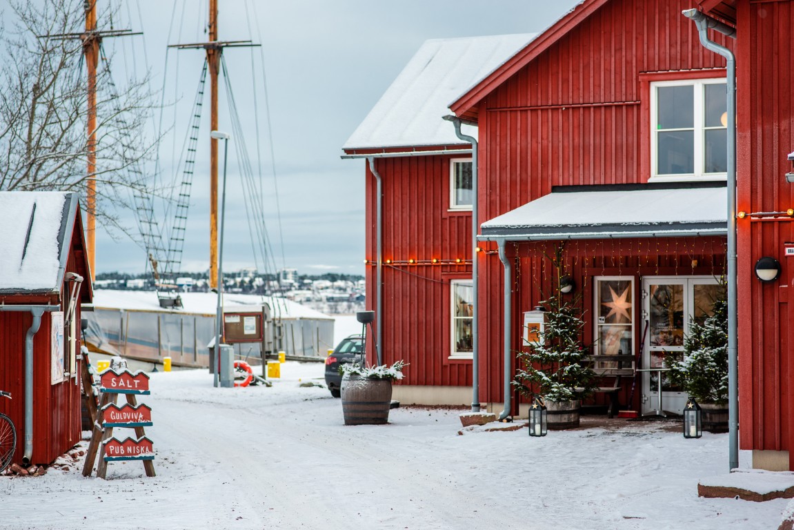 Ahvenanmaan joulumarkkinoilla saariston makuja ja käsitöitä