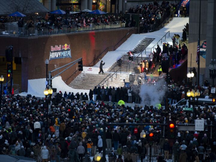 Maailman kovimmat katulumilautailijat kisaamaan Helsingin keskustaan