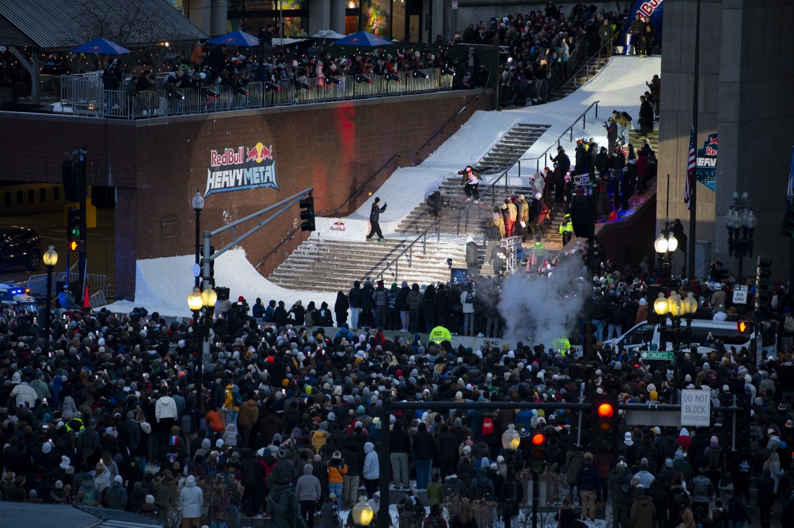 Maailman kovimmat katulumilautailijat kisaamaan Helsingin keskustaan