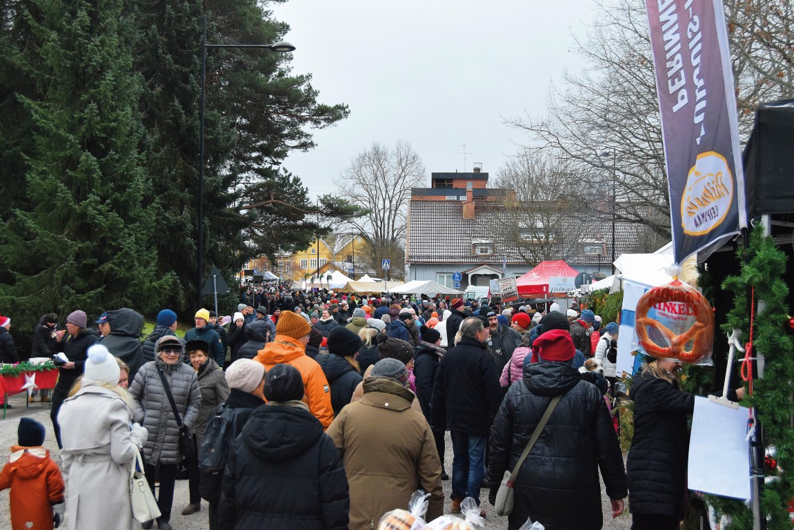 Lohjan Menneen Ajan Joulumarkkinoilla kävijäennätysTeksti Tero Elsilä