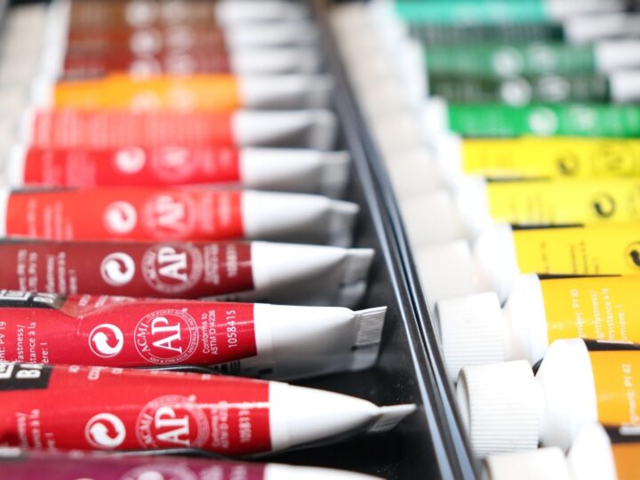 Kuvataiteilijan mediaanitulo taiteellisesta työstä 167 euroa kuukaudessa – työskentelyä rahoitetaan muilla tulonlähteillä