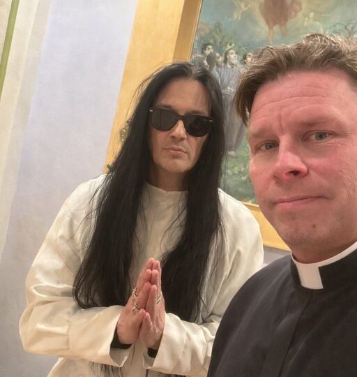 Jyrki 69 saarnaa Sotkamon kirkossa syyskuussa