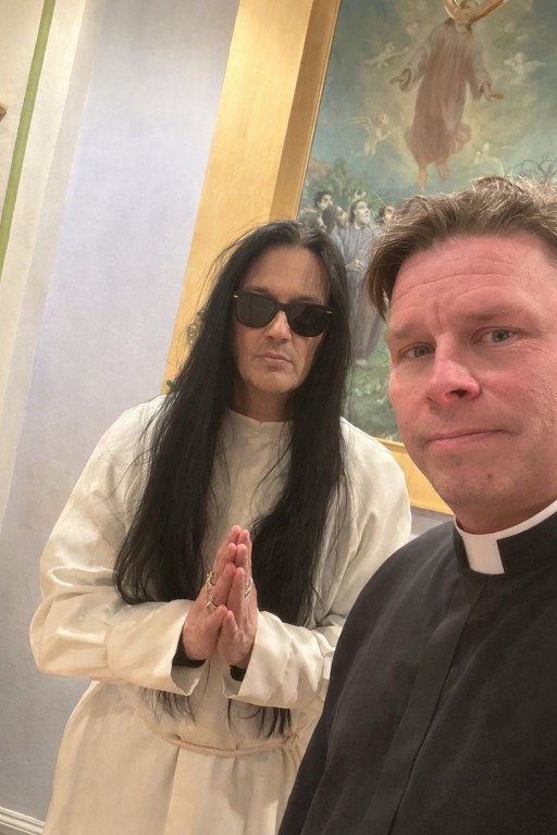 Jyrki 69 saarnaa Sotkamon kirkossa syyskuussa