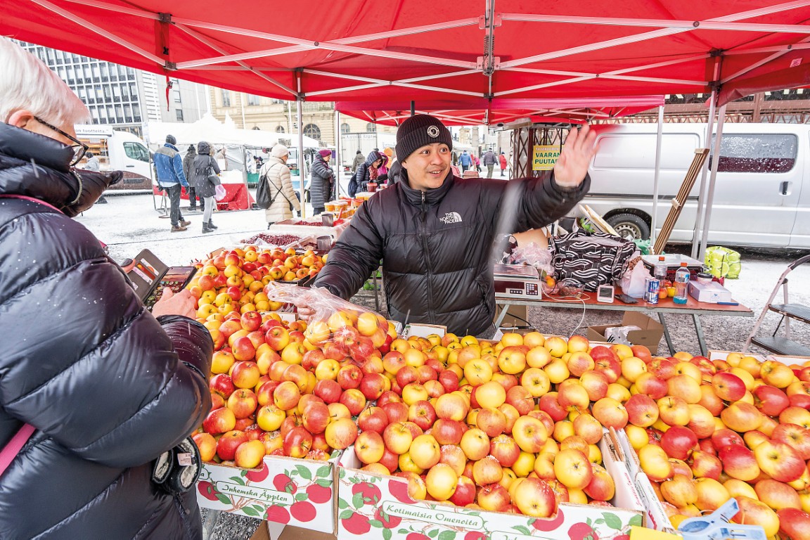Maaliskuun markkinoilla oli Hämeenlinnassa kuhinaa – kesää kauppiaat ja torikansa todella odottavatTeksti Juha Jäntti