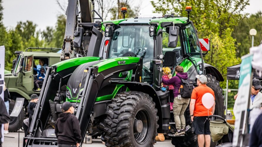 Kolme päivää keskusteluja, koneita ja tuttuja Kalajoen Farmarissa