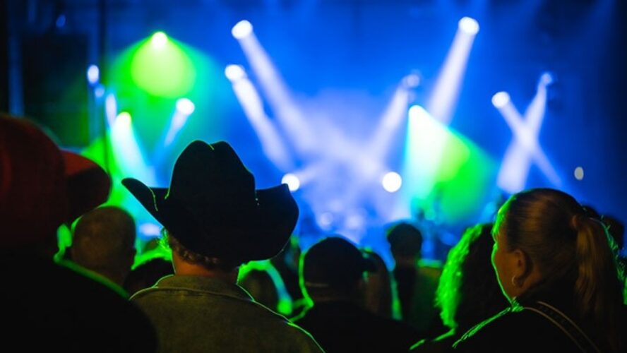 Ruotsalainen countrytähti Jill Johnson Raikku Rokkaa ja Rakastaa -festivaalille Kangasalalle