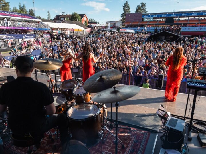 Iskelmä Festivaalin kohokohta Eppu Normaalin jäähyväiset
