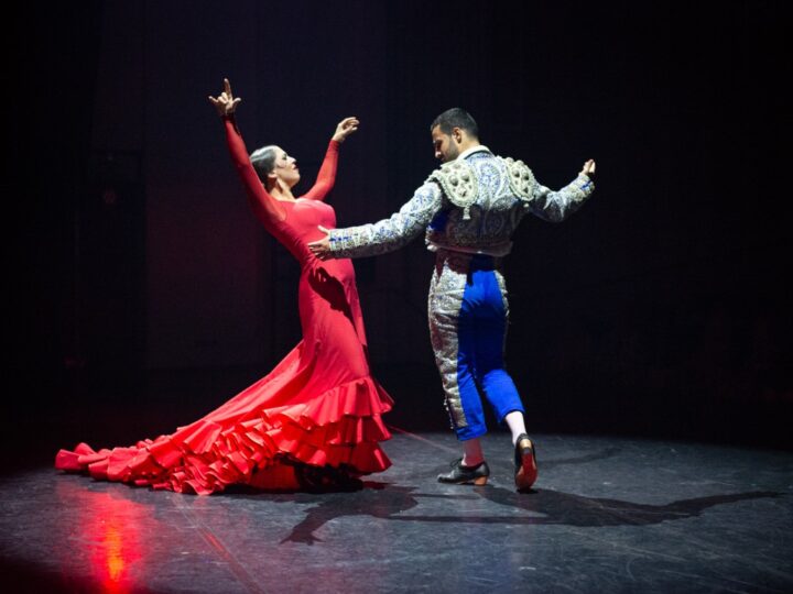 Mustan ja Valkoisen Teatterifestivaalilla lähes sata taiteilijaa 15 eri maasta