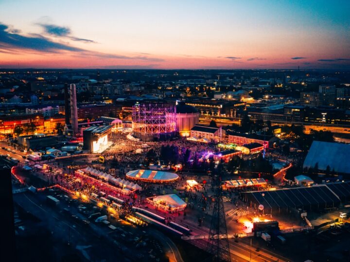 Monipuolinen Flow Festival Suvilahdessa viikonloppuna