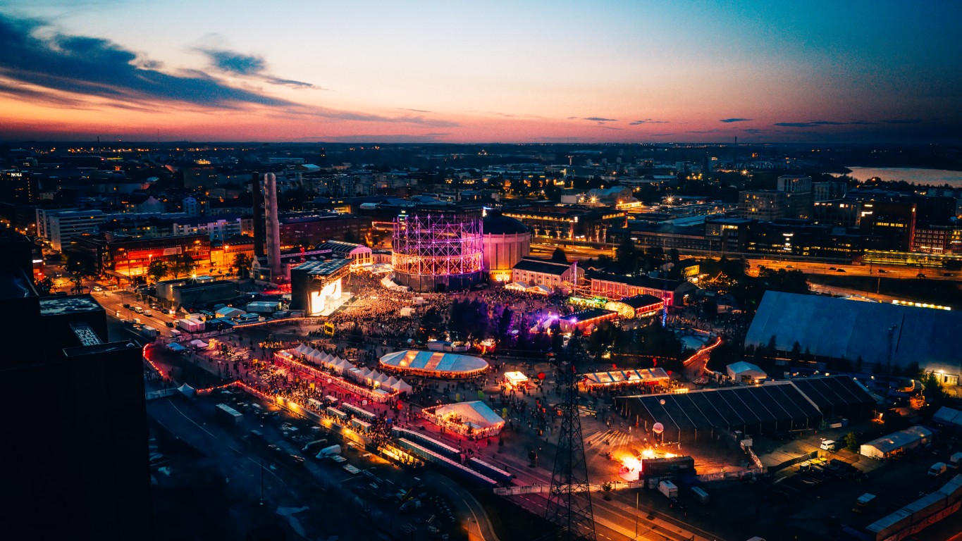 Monipuolinen Flow Festival Suvilahdessa viikonloppuna