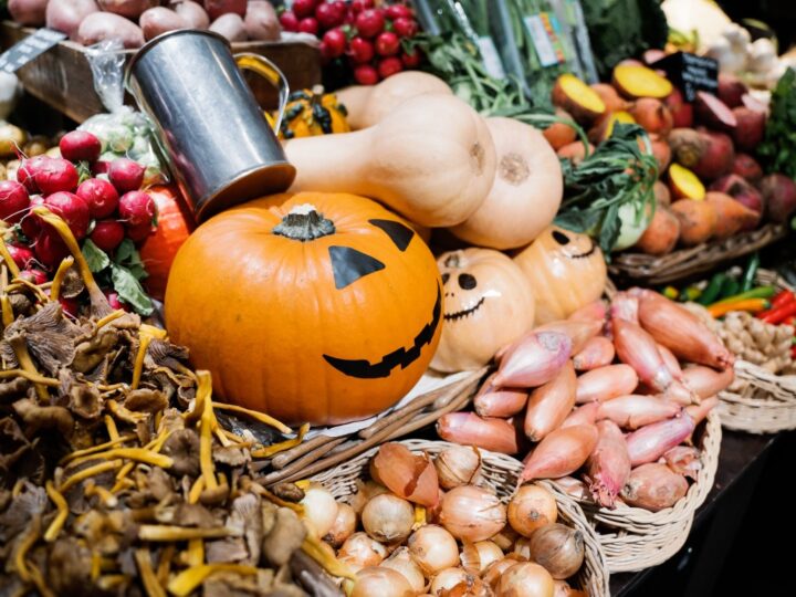 Halliween valtaa Hakaniemen kauppahallin