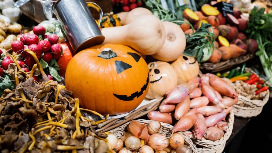 Halliween valtaa Hakaniemen kauppahallin
