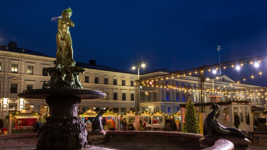 Mantan joulutori palaa Kauppatorin kupeeseen luistinradan kera