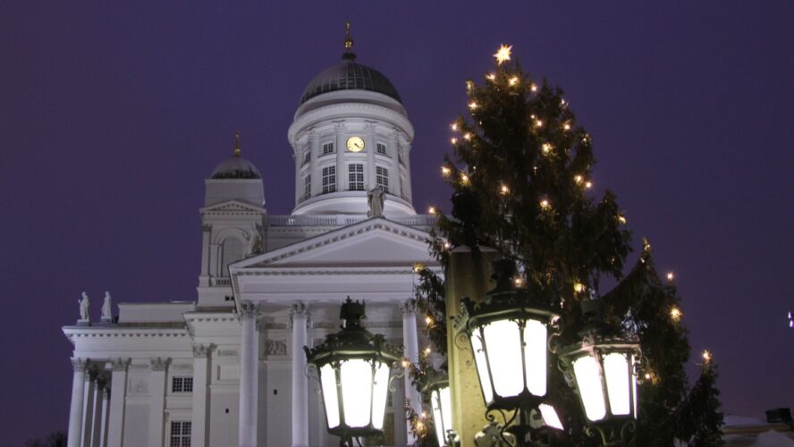 Sekä Helsinki että Vantaa etsivät joulukuusia toreilleen